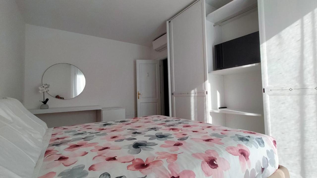 Bed and Breakfast A.Mare Стинтино Экстерьер фото